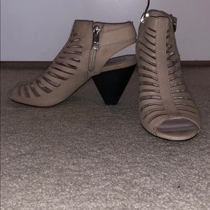 Vince Camuto nude heels